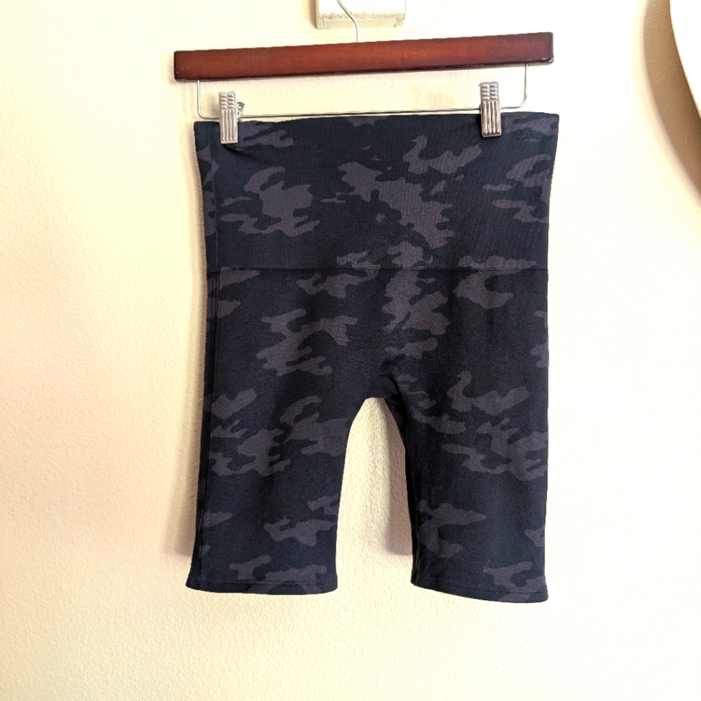 Spanx Black Gray Look At Me Now Bike Shorts Large Camo Camouflage Compression